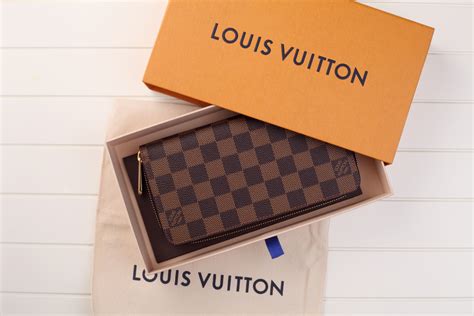 portafoglio louis vuitton uomo falso|portafoglio lv uomo.